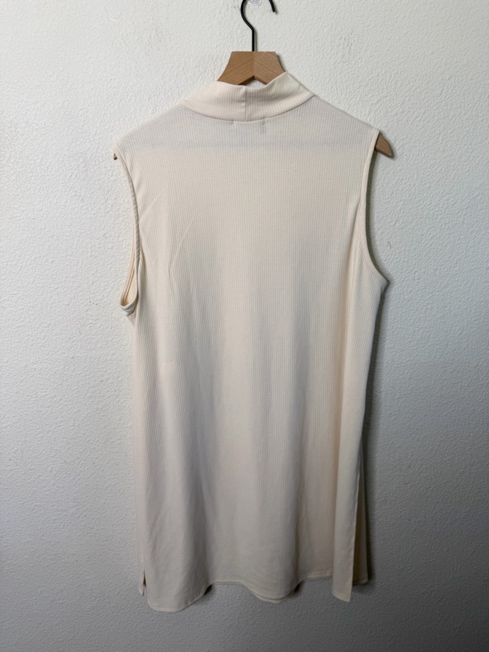 Dressed in LALA Gigi Sleeveless Ribbed Tunic Tank Top in Sand Womens Size 2X - Picture 4 of 6